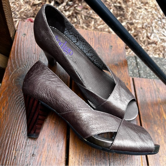 INDIGO CLARKS BRONZE LEATHER OPEN TOE PUMPS SIZE  9 - Picture 1 of 15